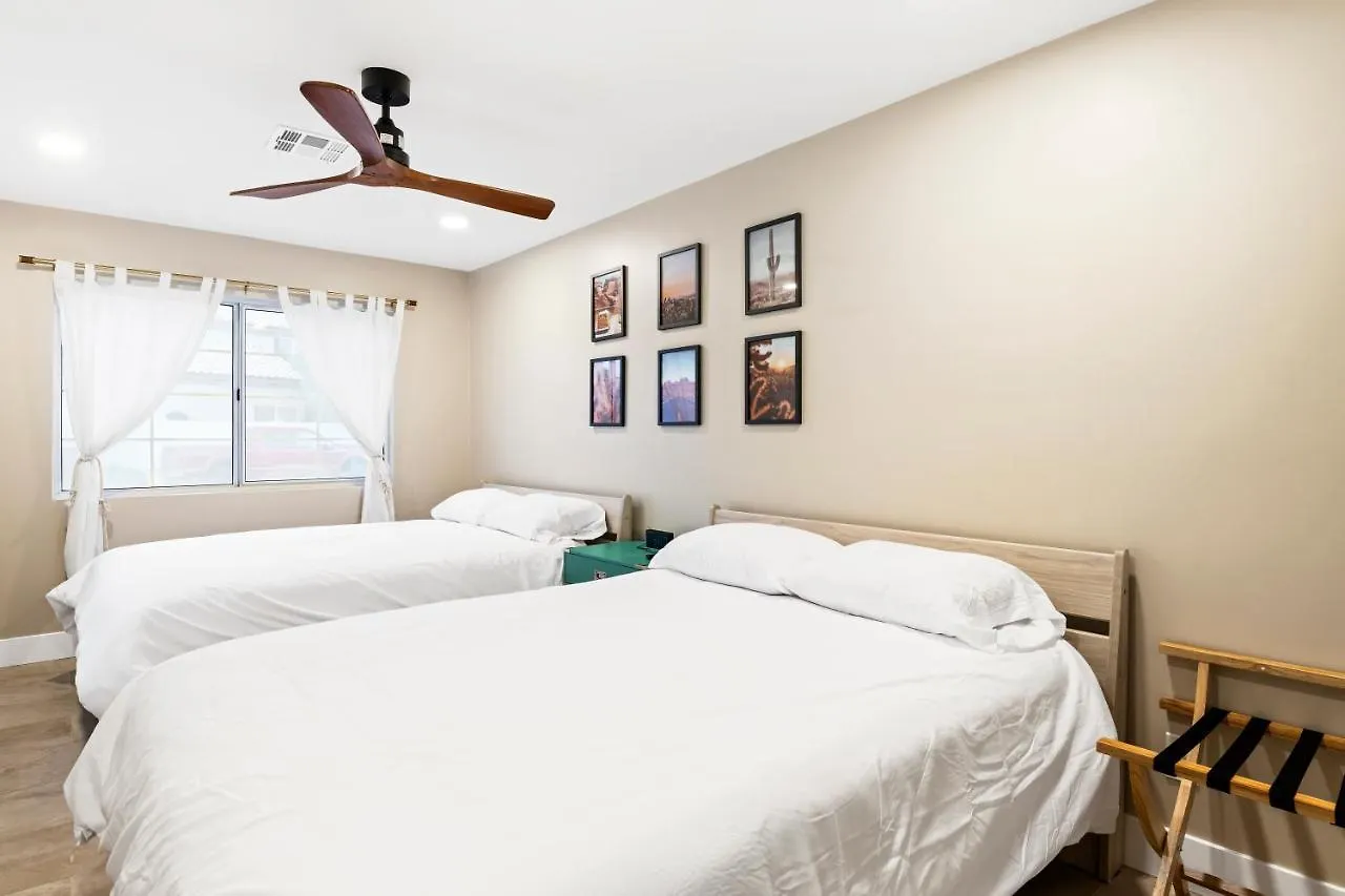Holiday home King Bed - High End -Westgate Villa. Avondale