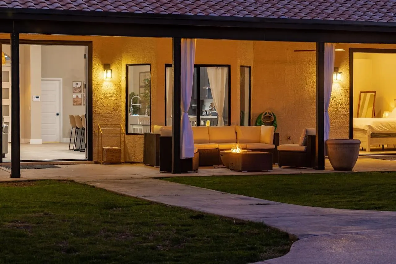 King Bed - High End -Westgate Villa. Avondale Holiday home