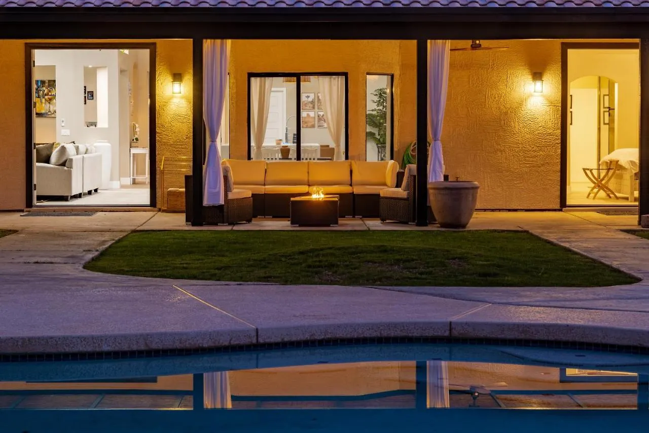King Bed - High End -Westgate Villa. Avondale