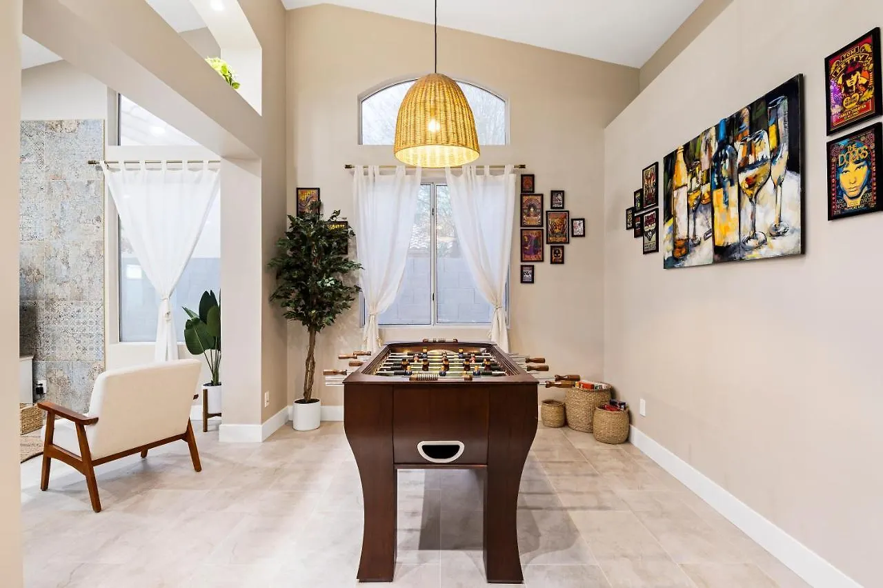 King Bed - High End -Westgate Villa. Avondale