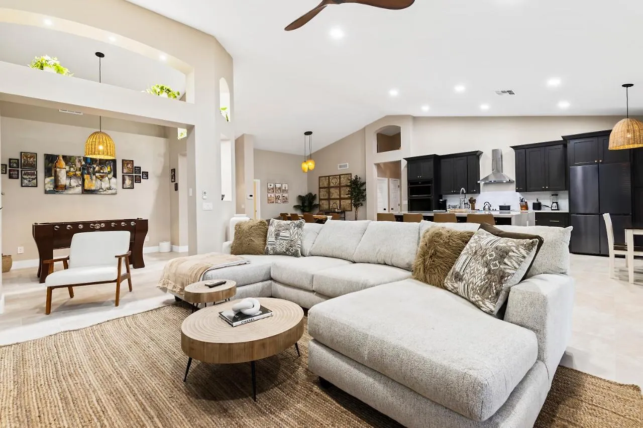 King Bed - High End -Westgate Villa. Avondale Holiday home