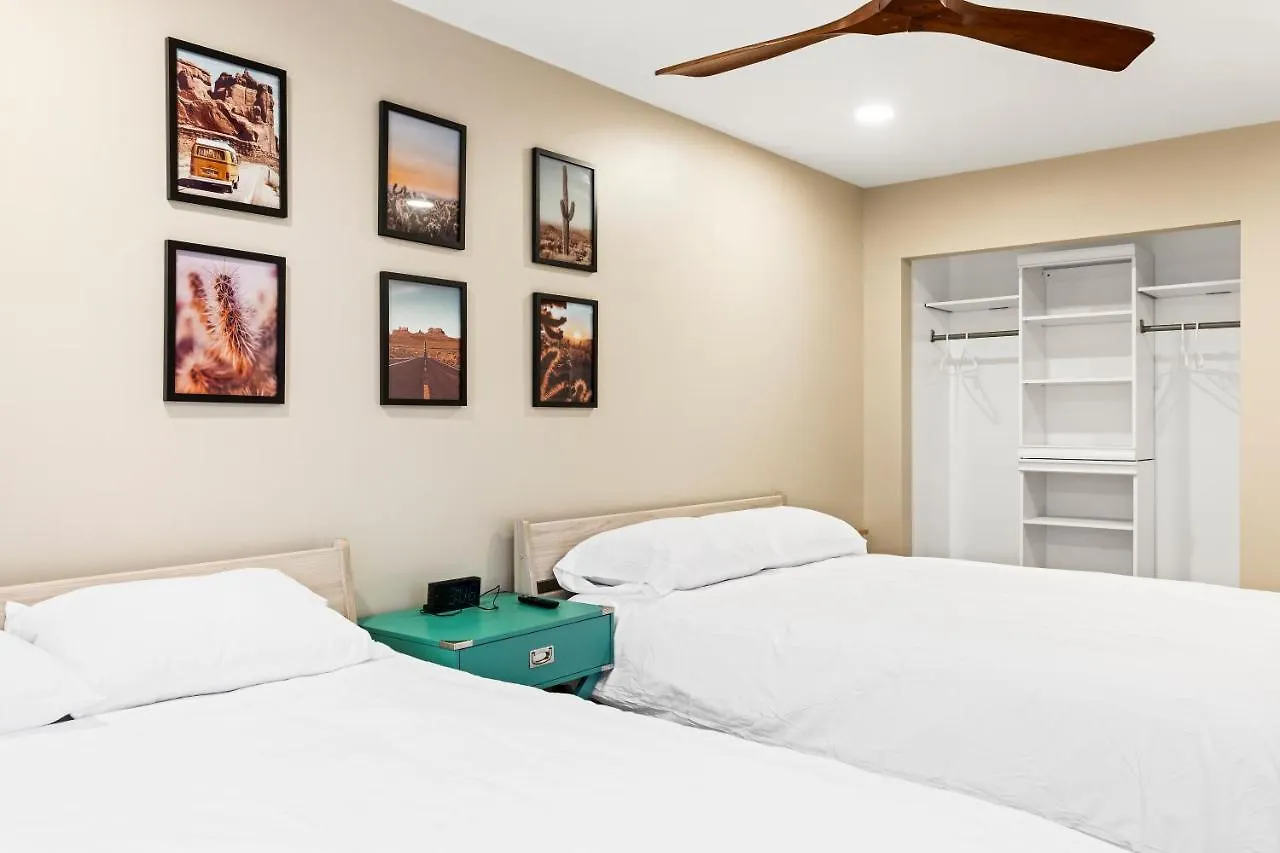 King Bed - High End -Westgate Villa. Avondale 0*,