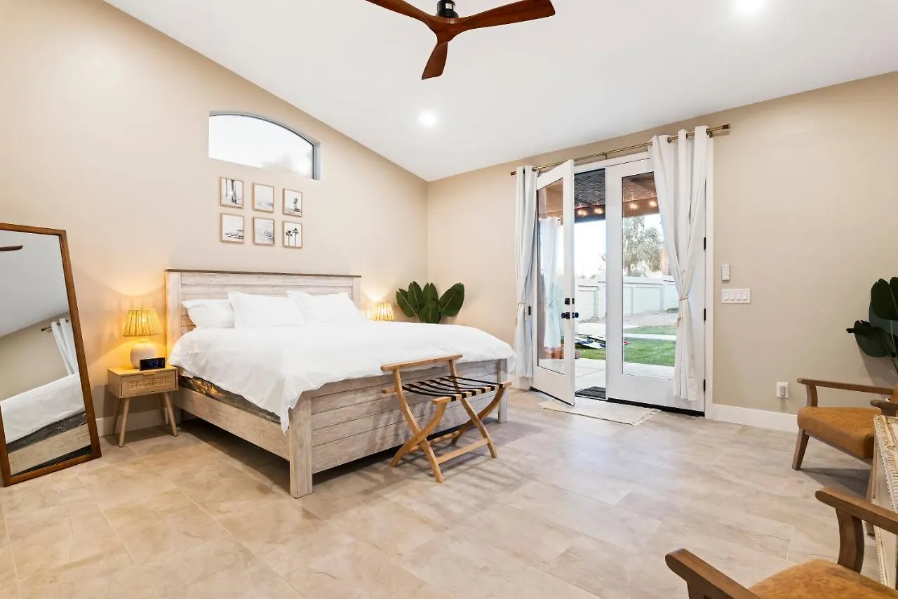 King Bed - High End -Westgate Villa. Avondale